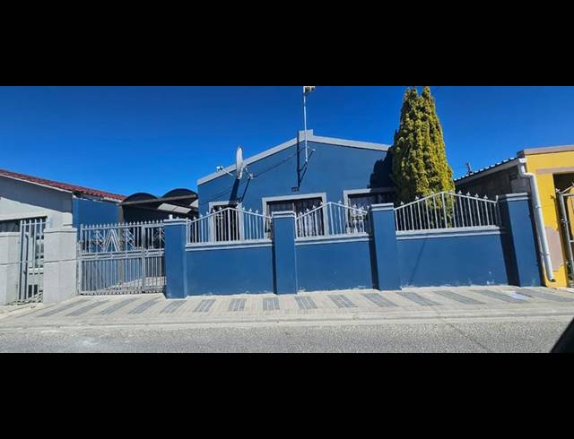 4 BEDROOM HOUSE FOR SALE IN KHAYA